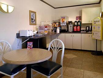 Days Inn By Wyndham Moss Point Pascagoula Экстерьер фото